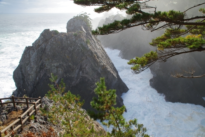 荒れる碁石海岸