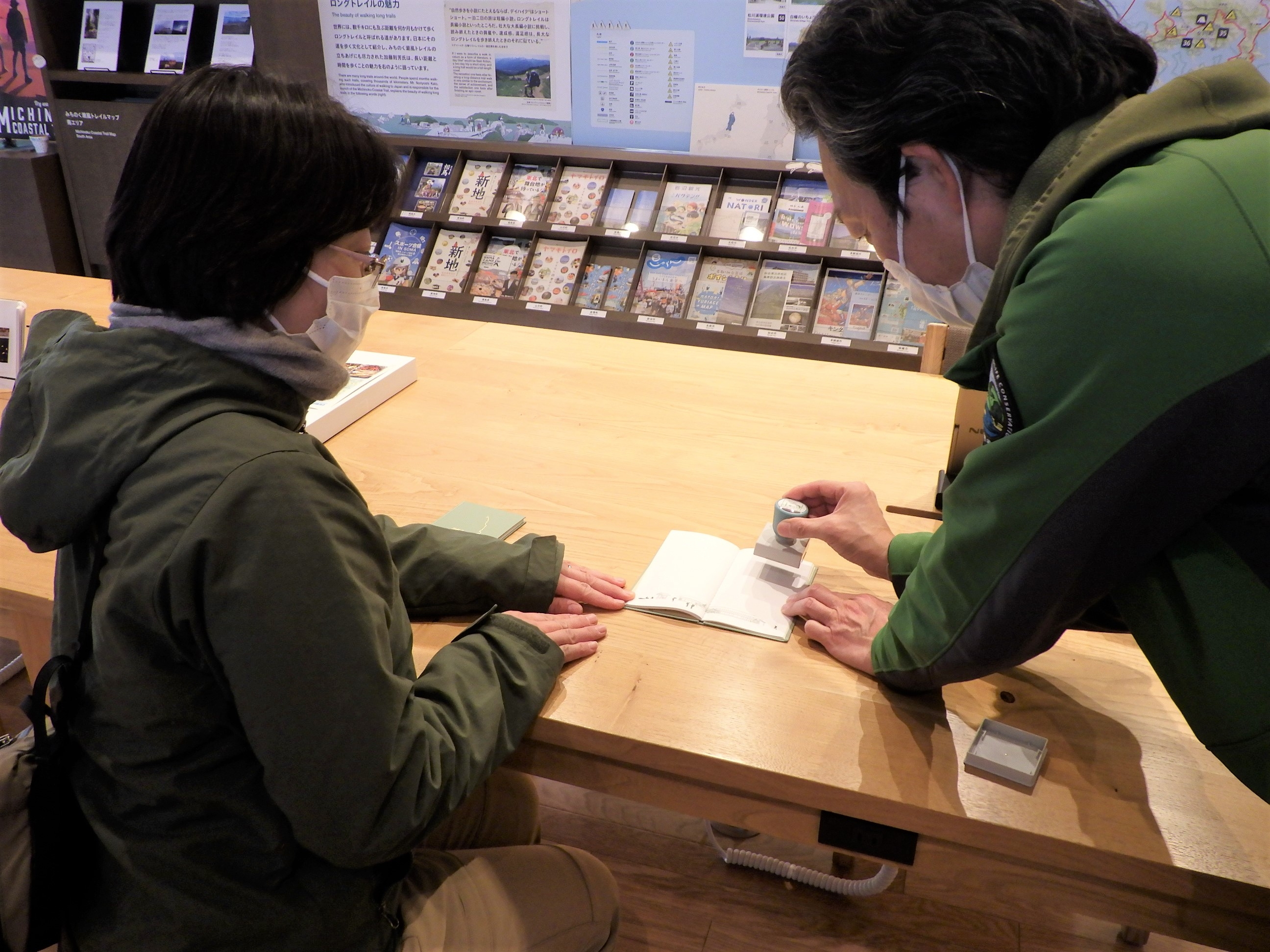 大型の全線ルートマップの前で押印しました。