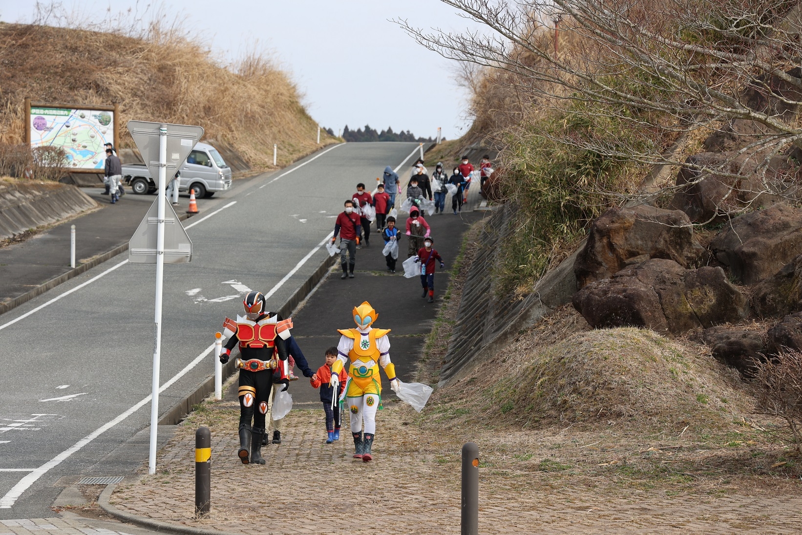 栗原市ご当地ヒーローの皆さんも参加
