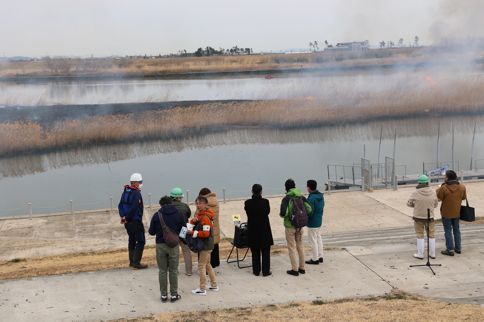 鎮火の確認作業