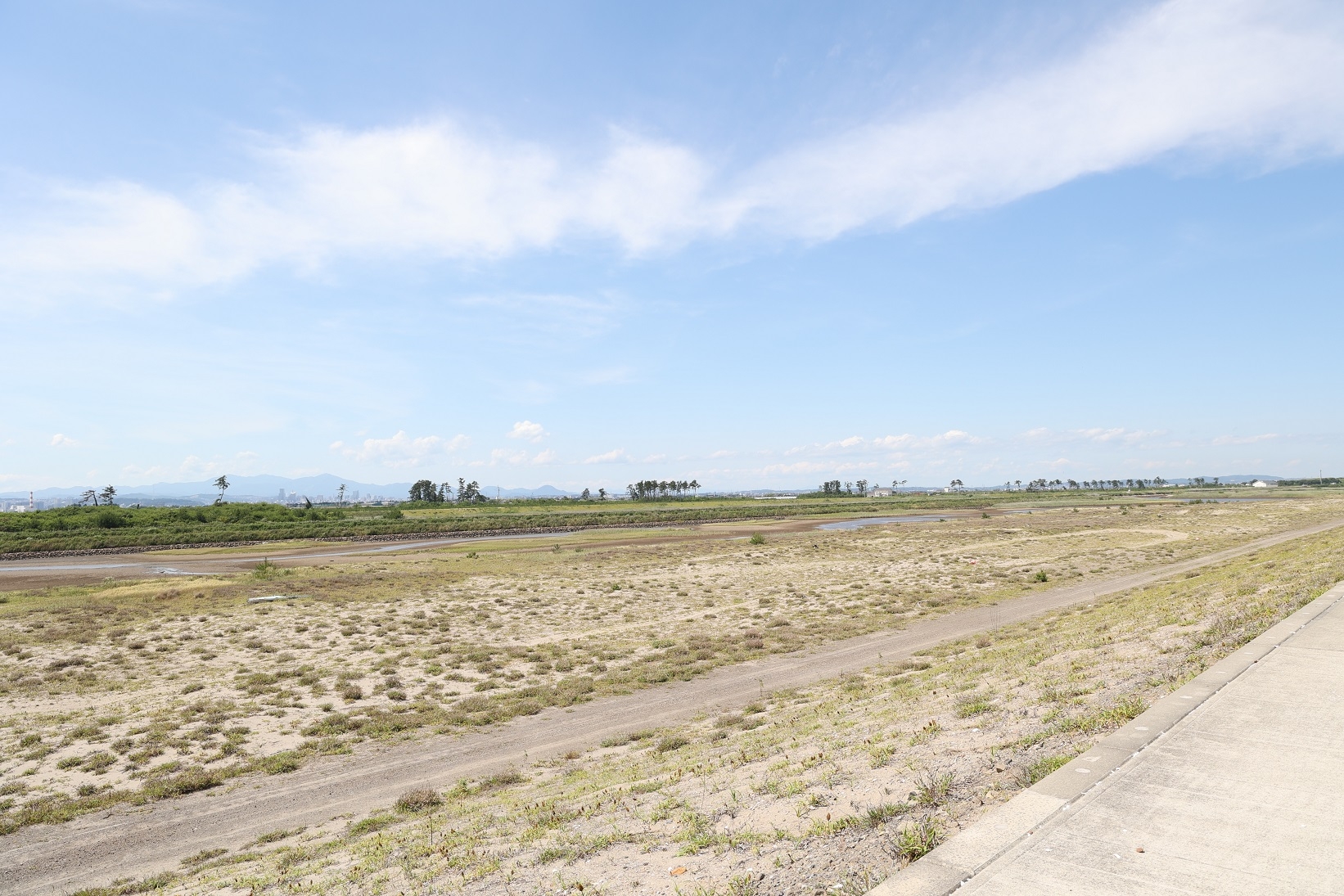 モトクロスバイクの車輪の傷跡