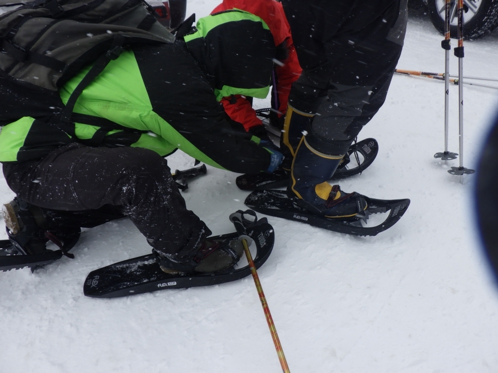 スノーシューの履き方も教えてもらえます