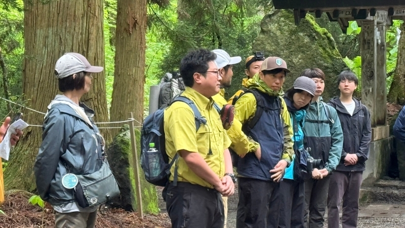 ＃気温８℃で半袖の塚本管理官