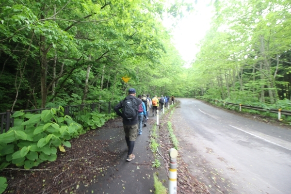＃瞰湖台を目指してひたすら上り坂を歩きます