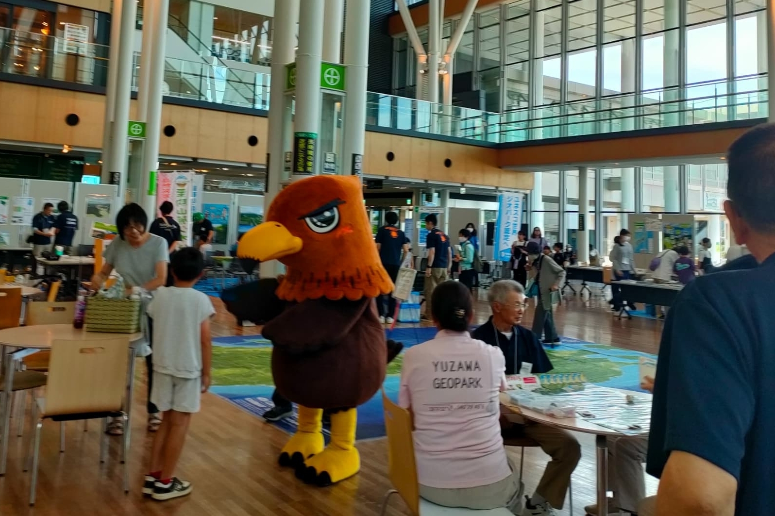 来場者にご挨拶